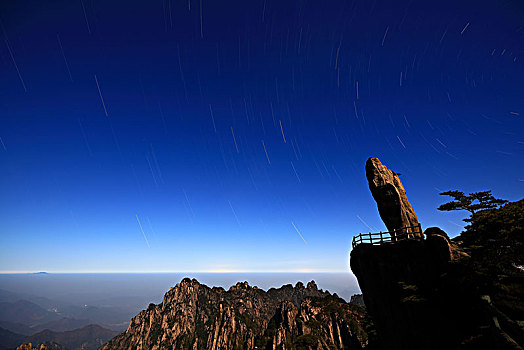 黄山飞来石星空星轨