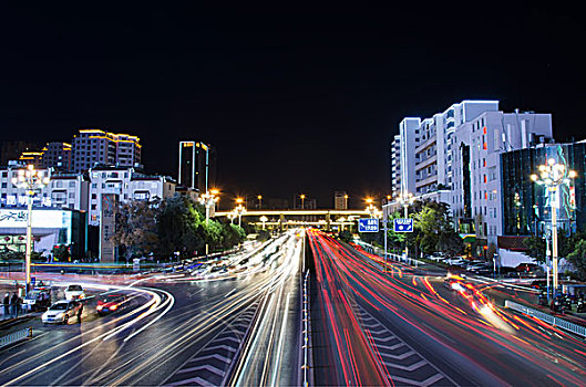 昆明城市夜景及街道车流