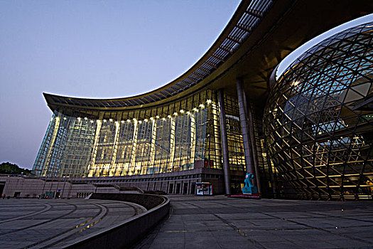 上海浦东科技馆的夜景