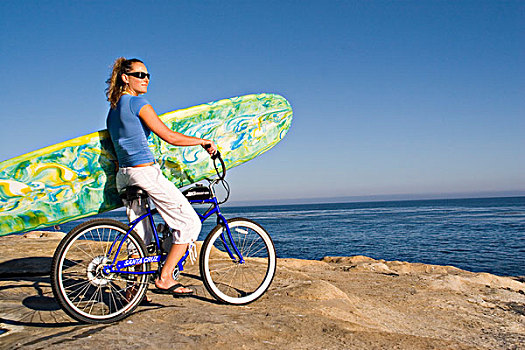 女人,冲浪板,海滩,日落,天生桥,州立公园,加利福尼亚
