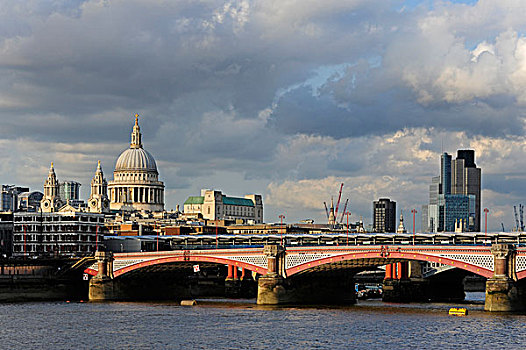 圣保罗大教堂,黑衣修道士桥,穿过,泰晤士河,伦敦,英格兰,英国,欧洲