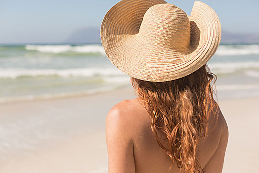 年轻,白人女性,帽子,站立,海滩