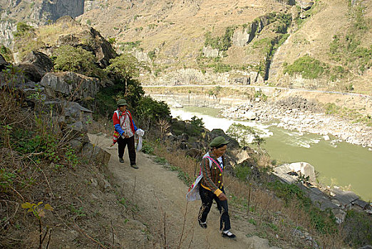 云南怒江峡谷--古登乡,赶集路上