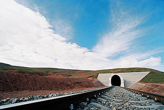 青藏铁路建设风火山隧道
