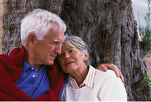 夫妻,搂抱,户外