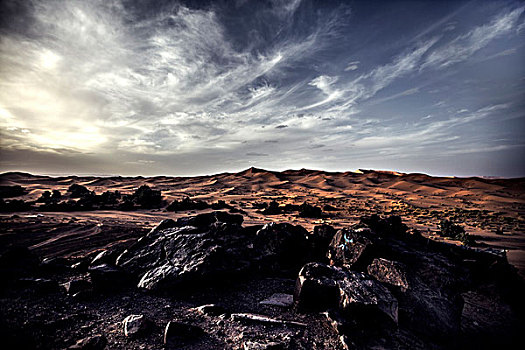 岩石,荒漠景观,远景,沙丘,阴天