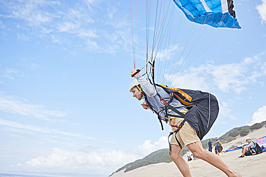 男性,滑翔伞,跑,降落伞,海滩