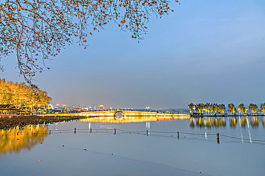 杭州西湖断桥夜景