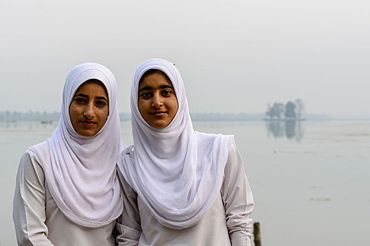 两个,女人,穿,头巾,斯利那加,查谟-克什米尔邦,印度,亚洲