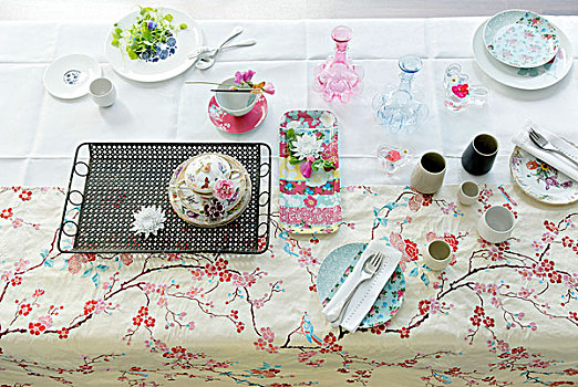 洛可可风格,汤,瓷器,碗,玻璃,玻璃瓶,刺绣,桌布,夏天,餐桌