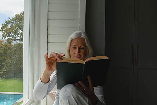 活力老人,女人,读,书本,窗边