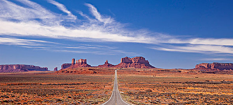 公路,纪念碑谷,纳瓦霍人部落公园,亚利桑那,美国