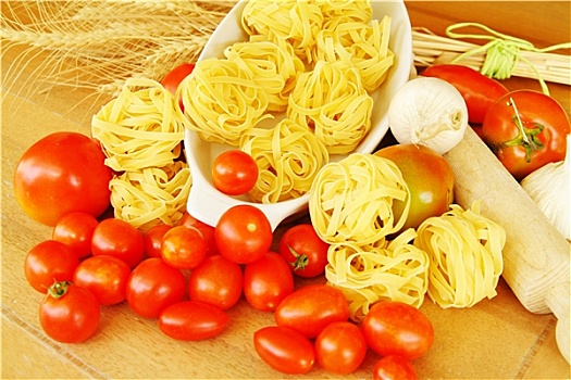 意大利干面条,西红柿