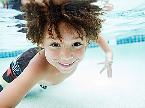 美国,犹他,男孩,4-5岁,游泳,游泳池