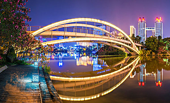 民歌湖曲水桥夜景全景