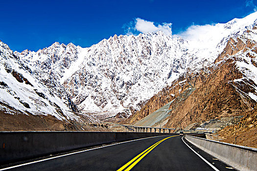 新疆,石山,公路,蓝天,雪山