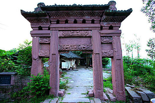 壁山朝元寺前庭牌坊正面