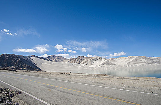 汽车广告背景,高原,山川,雪山,公路