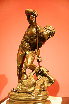 河南省博物院珍藏的法国雕塑家托马斯,佛朗索瓦,卡蒂埃的雕塑作品,制服老虎的大力士