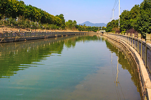 鄞州,东吴镇,东吴,东新河,水环境治理,河道,绿化,护坡,五水共治,蓝天