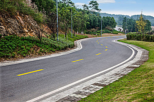 重庆市著名旅游风景区铁山坪公路