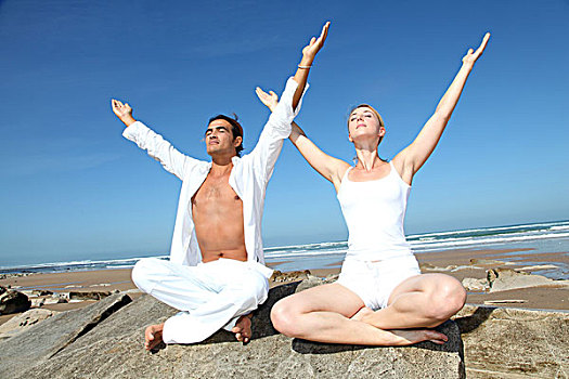 情侣,瑜伽练习,海滩