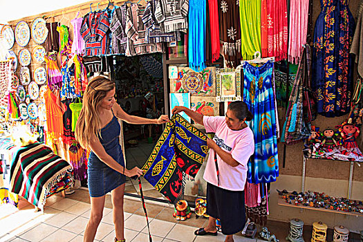 女人,市区,看,纺织品,展示,北下加利福尼亚州,墨西哥
