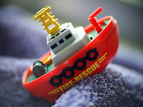 救助,玩具船