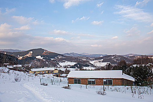 松岭雪村