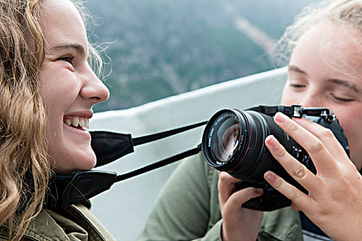 女孩,拍照,西部,溪流,水塘,峡湾,船,旅游,格罗莫讷国家公园,纽芬兰,拉布拉多犬,加拿大