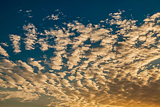 彩霞天空