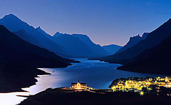 威尔士王子酒店,瓦特顿湖国家公园,艾伯塔省,加拿大,满,月光