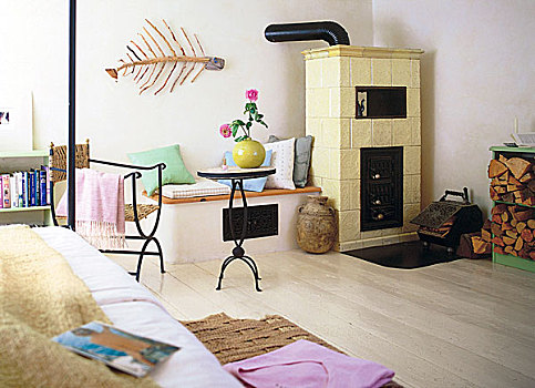 鲜明,房间,壁炉,长椅,桌子,椅子,白色,地板