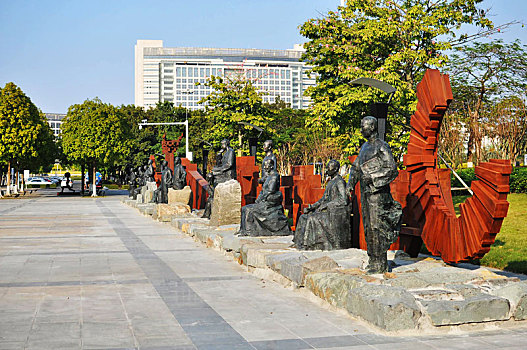 影响中国的东莞人物雕塑群