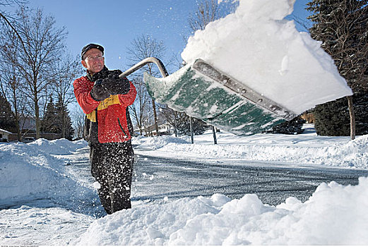男人,铲,雪,米西索加,安大略省,加拿大