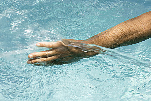 男人,溅,游泳池,局部,风景,手臂