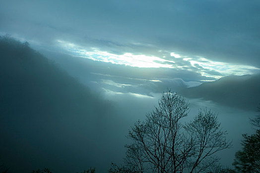 神农架,神农顶,风景,景点,旅游,高山,瀑布,河流,神秘,树木,植被,石头,鄂西,云海,峡谷,壮观