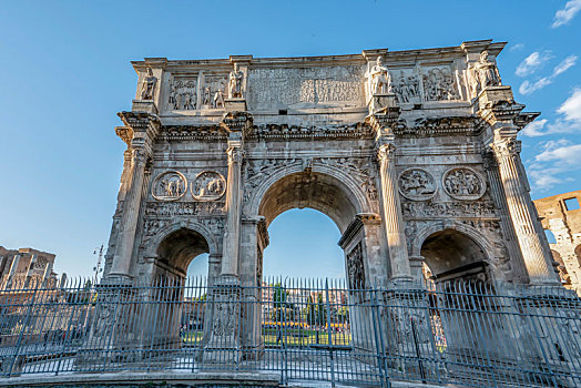 意大利罗马斗兽场和君士坦丁凯旋门
