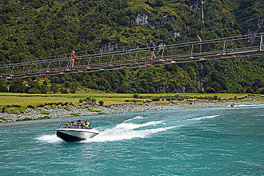 摩托艇,人,吊桥,上方,河,西布朗奇,山谷,靠近,瓦纳卡,奥塔哥,南岛,新西兰