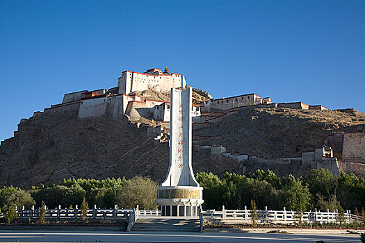 西藏江孜抗英纪念碑
