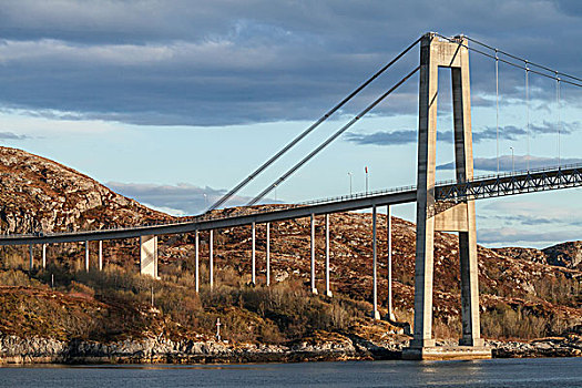 汽车,斜拉桥,城镇,挪威