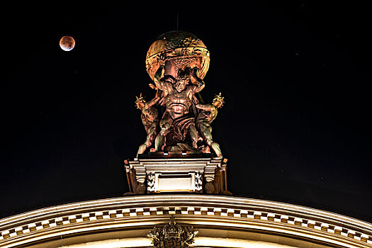 雕塑,阿特拉斯神,地球,中央车站,入口,月亮,日蚀,法兰克福,黑森州,德国,欧洲
