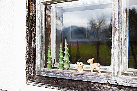 小,小雕像,老,木质,农舍,窗户