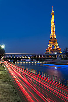 法国巴黎铁塔的傍晚
