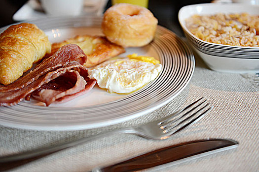 早餐,熏肉,煎鸡蛋,面包