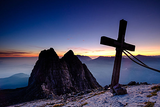顶峰,穿过,正面,第一,清晨,瓦茨曼山,国家公园,贝希特斯加登阿尔卑斯山,巴伐利亚,德国,欧洲