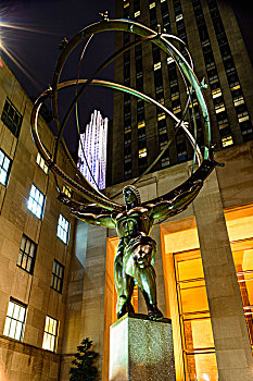 特写,阿特拉斯神,雕塑,夜晚,洛克菲勒中心,市中心,曼哈顿,纽约,美国