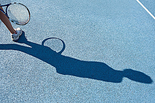网球手,站立,网球场,聚焦,影子