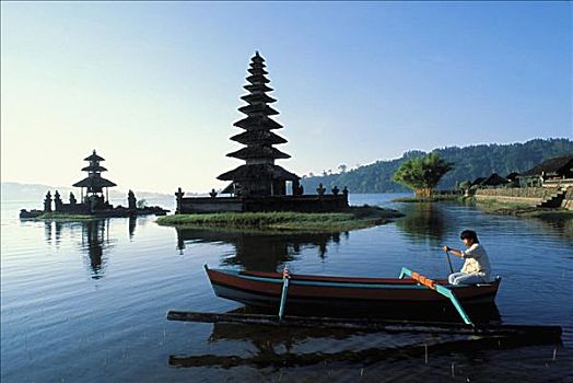 印度尼西亚,巴厘岛,庙宇,日出,独木舟,划船,无肖像权