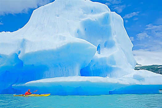 皮划艇手,靠近,冰山,灰色,湖,托雷德裴恩国家公园,巴塔哥尼亚,智利,南美